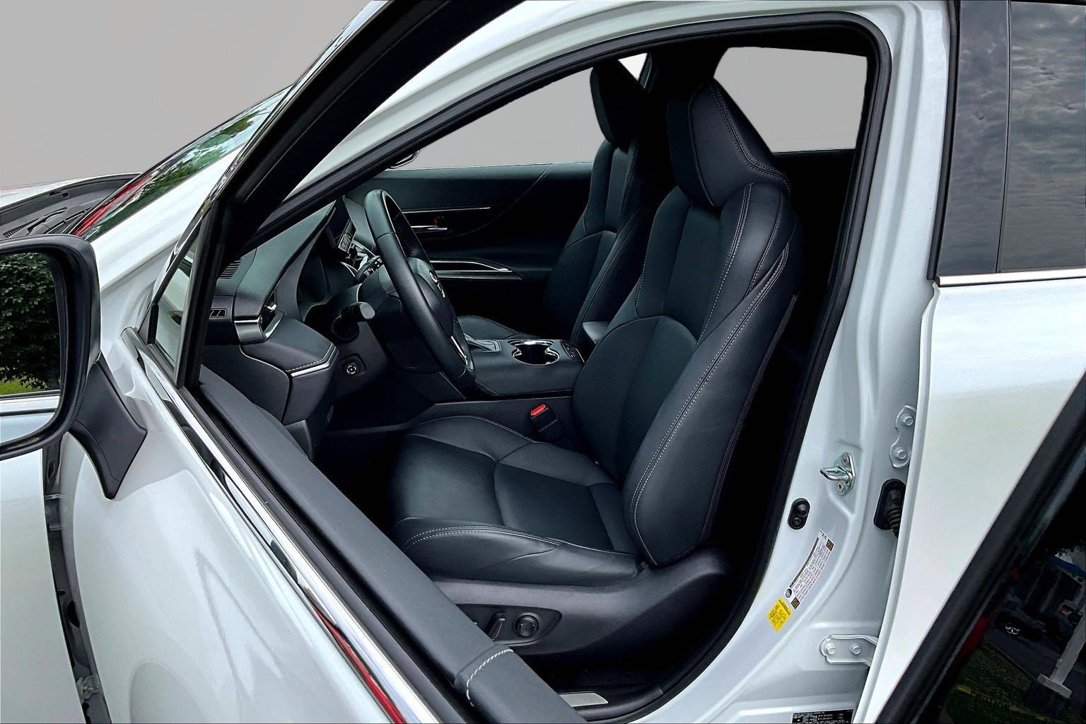 Used 2024 Toyota Venza Nightshade AWD/4WD image 21
