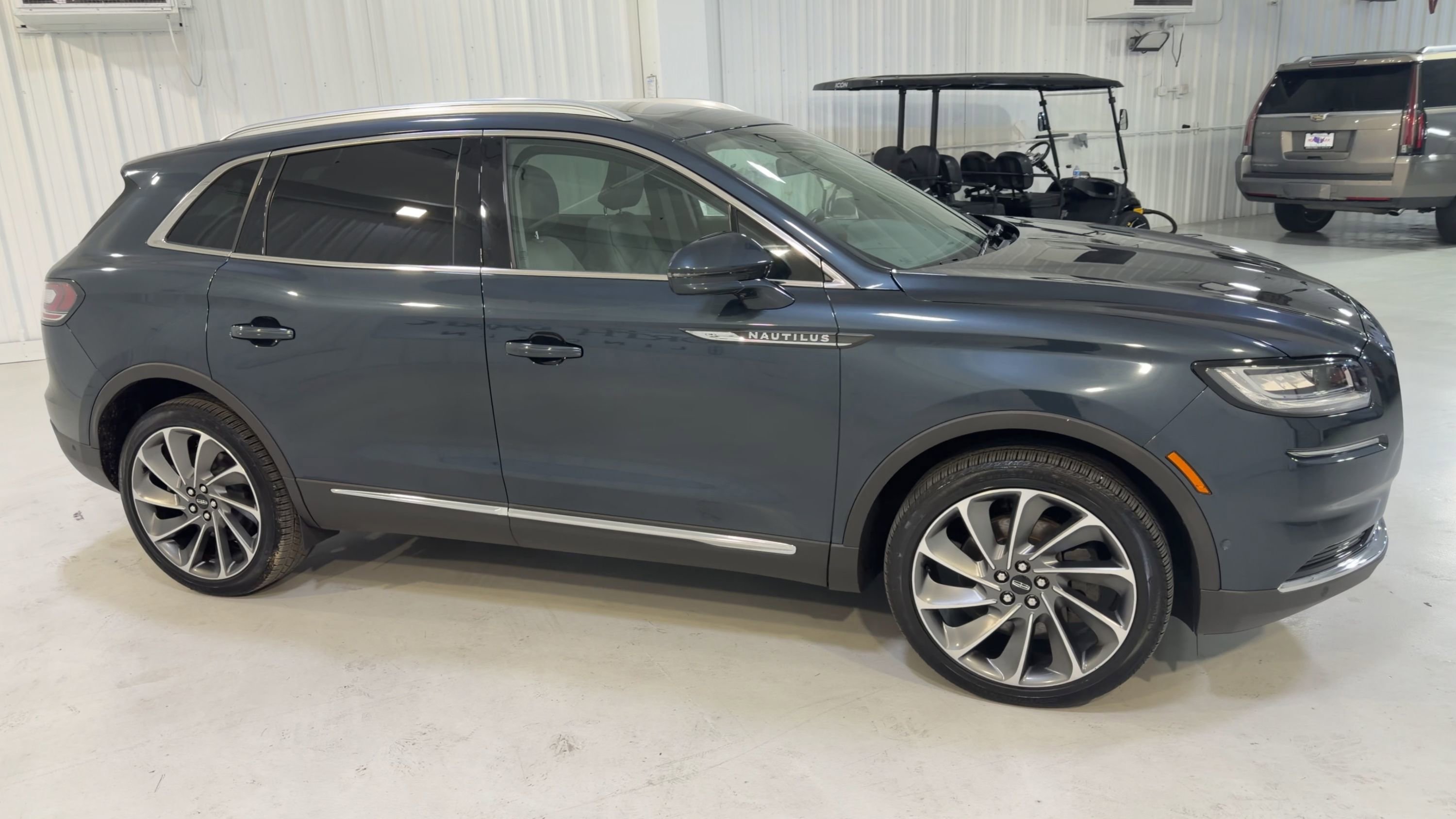 Used 2023 Lincoln Nautilus Reserve w/ Equipment Group 201A AWD/4WD image 2