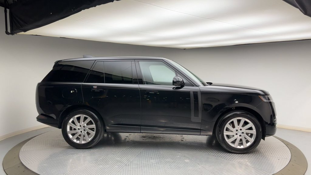 Certified 2025 Land Rover Range Rover SE AWD/4WD image 9