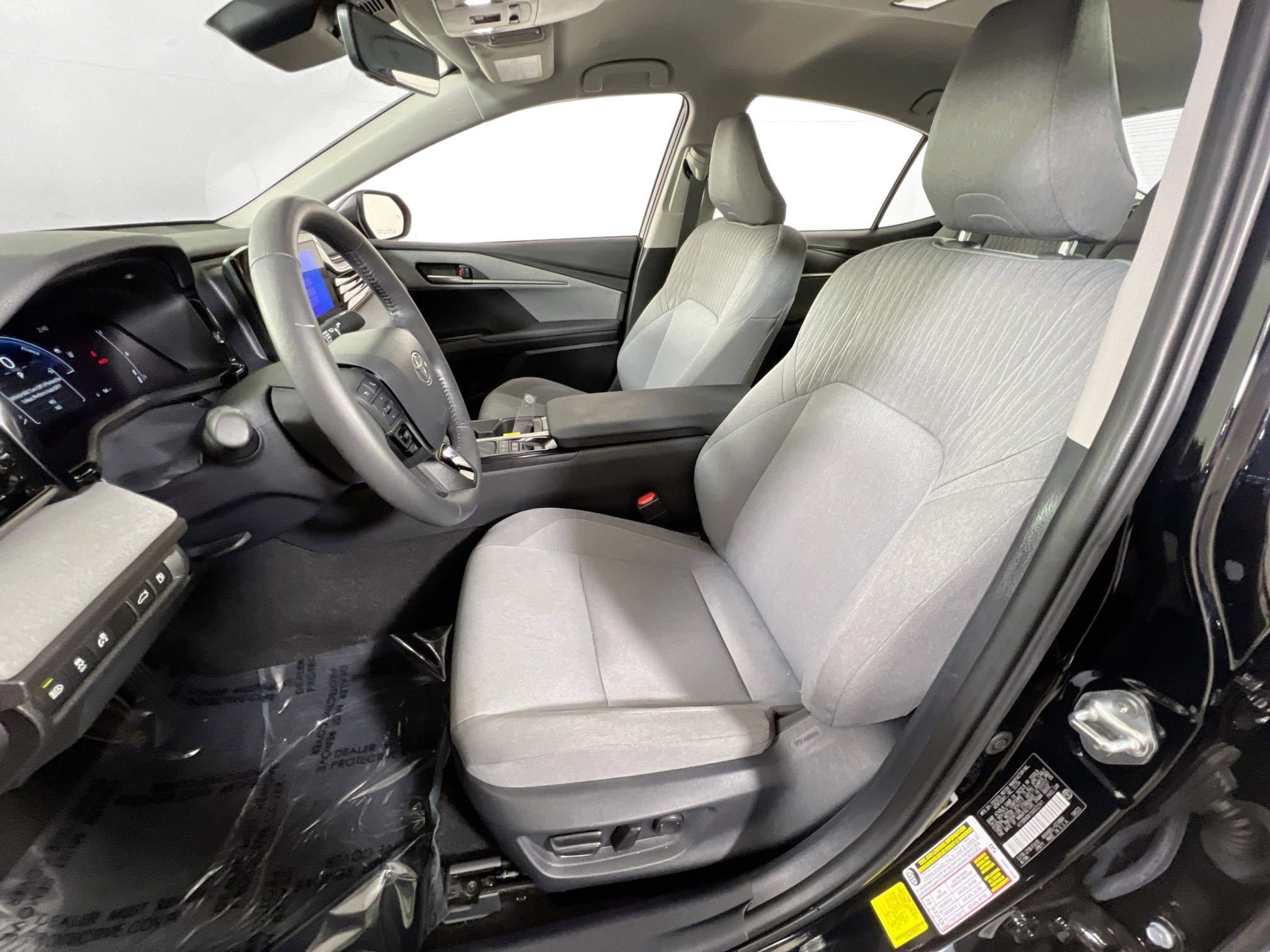 Used 2025 Toyota Camry LE w/ Convenience Package image 20