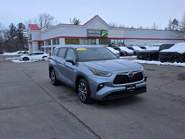 Used 2023 Toyota Highlander XLE image 32