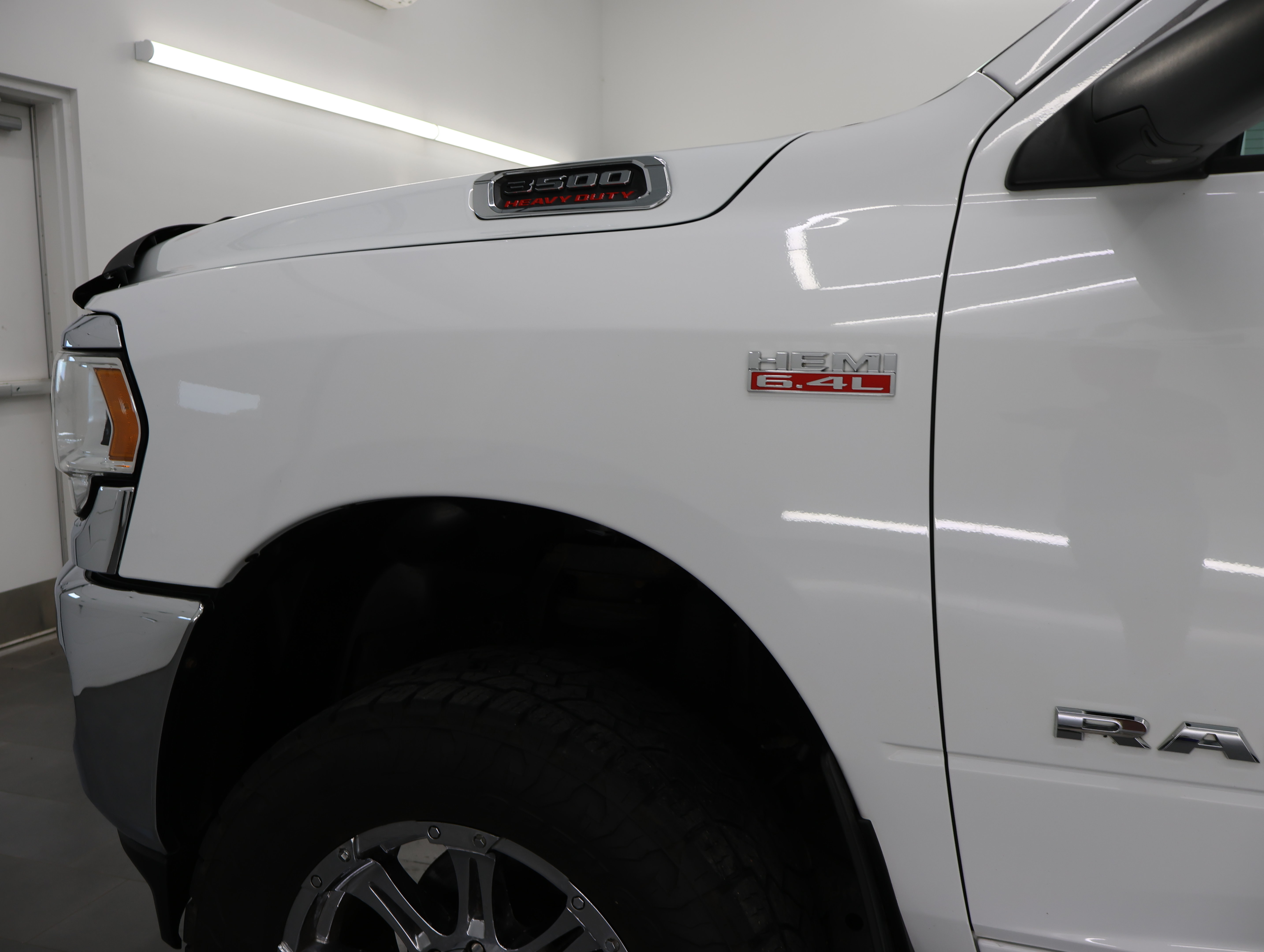 Used 2019 RAM 3500 Tradesman w/ Chrome Appearance Group AWD/4WD image 32