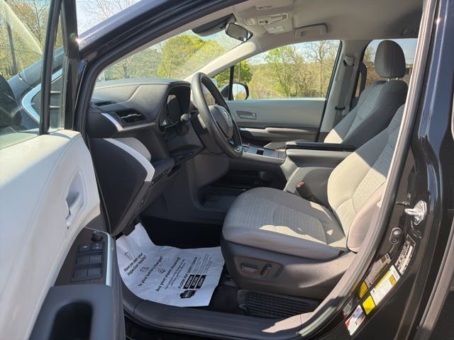 Used 2023 Toyota Sienna LE AWD/4WD image 13