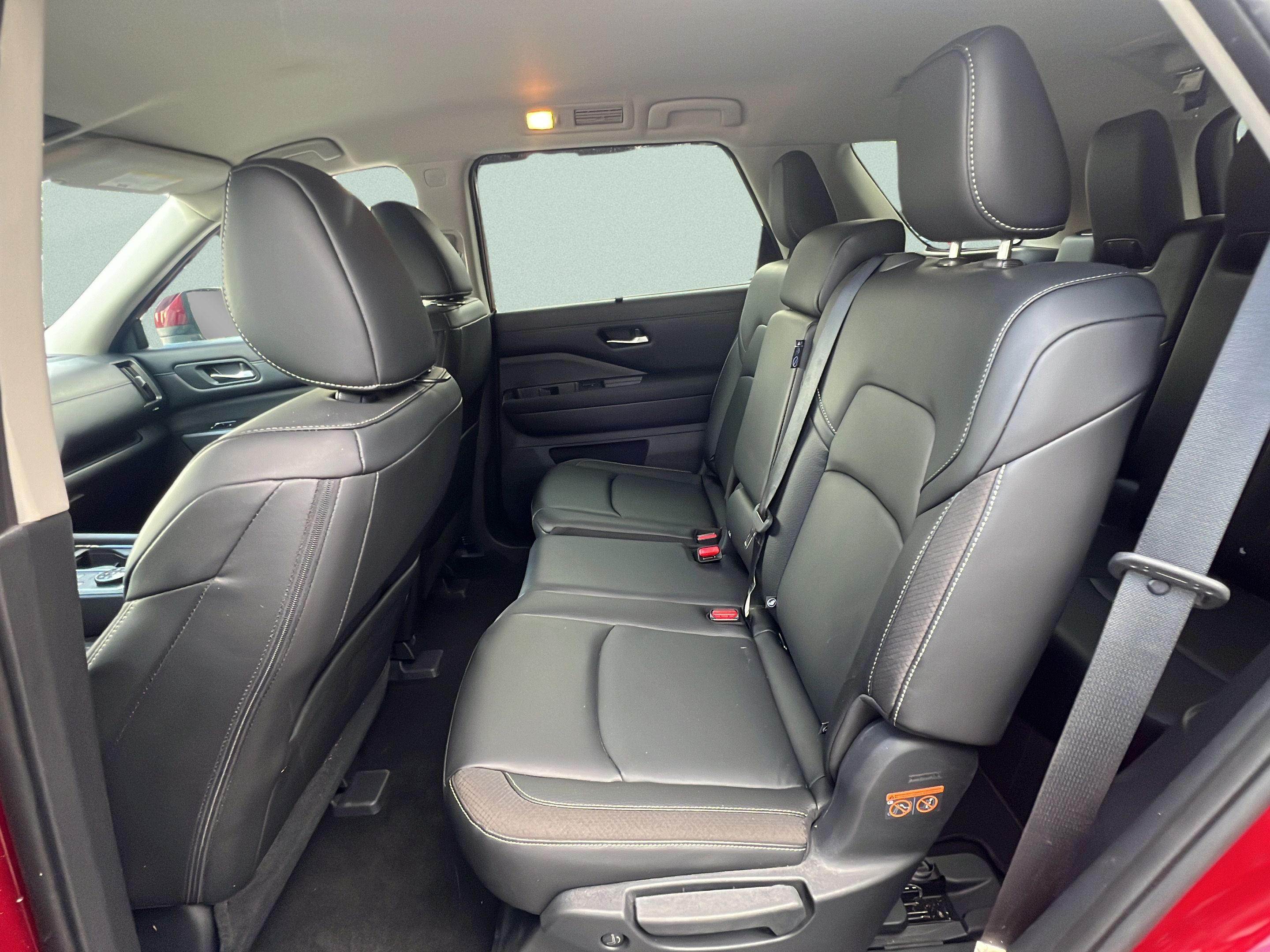 Used 2023 Nissan Pathfinder SL AWD/4WD image 13