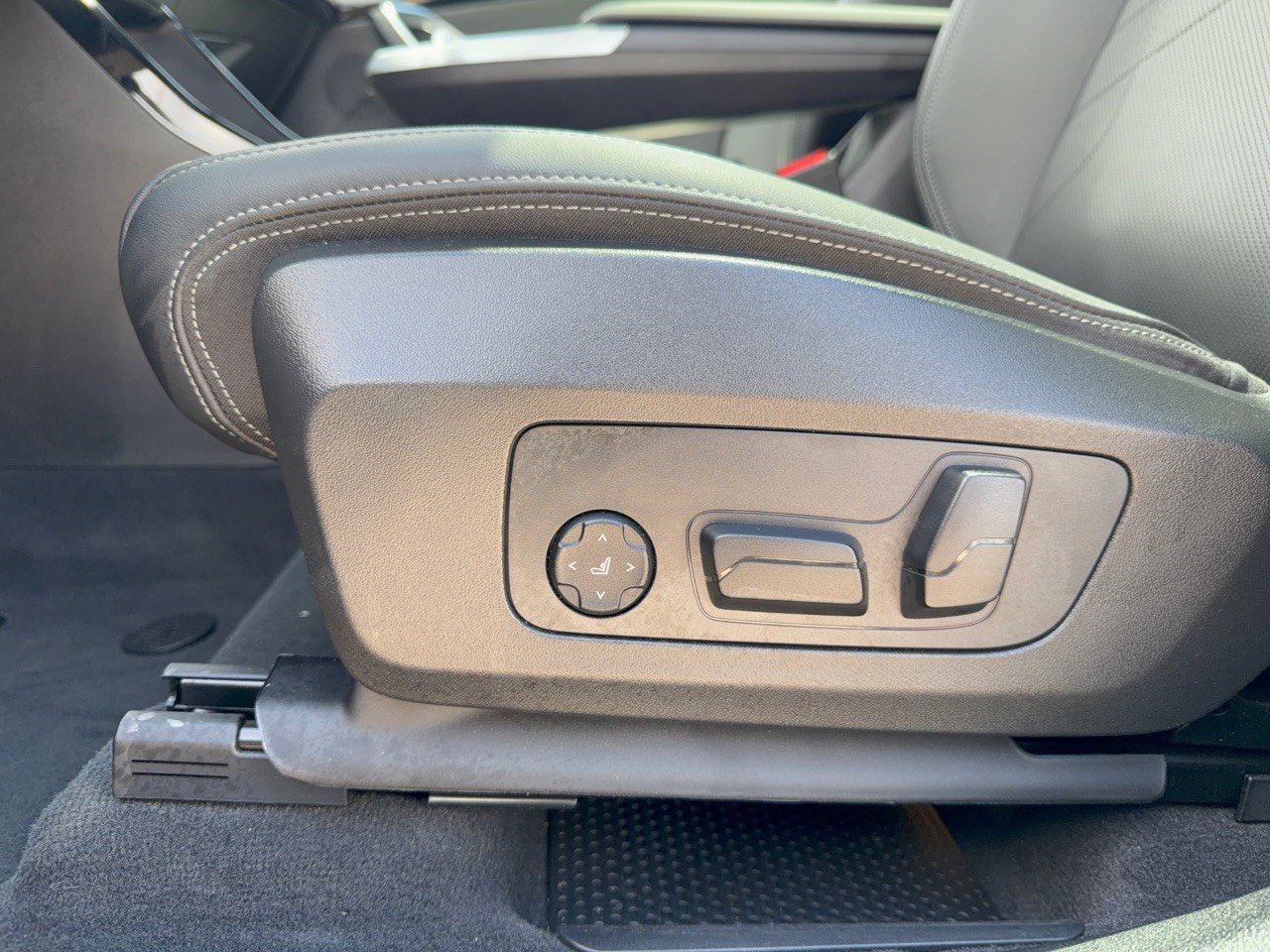 Used 2026 BMW X1 xDrive28i AWD/4WD image 16