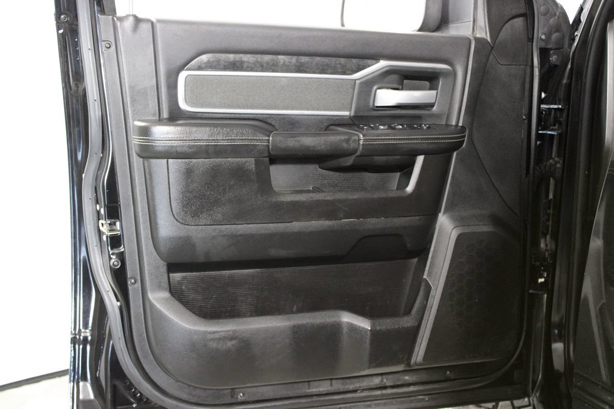 Used 2019 RAM 2500 Big Horn w/ Black Appearance Package RWD image 5