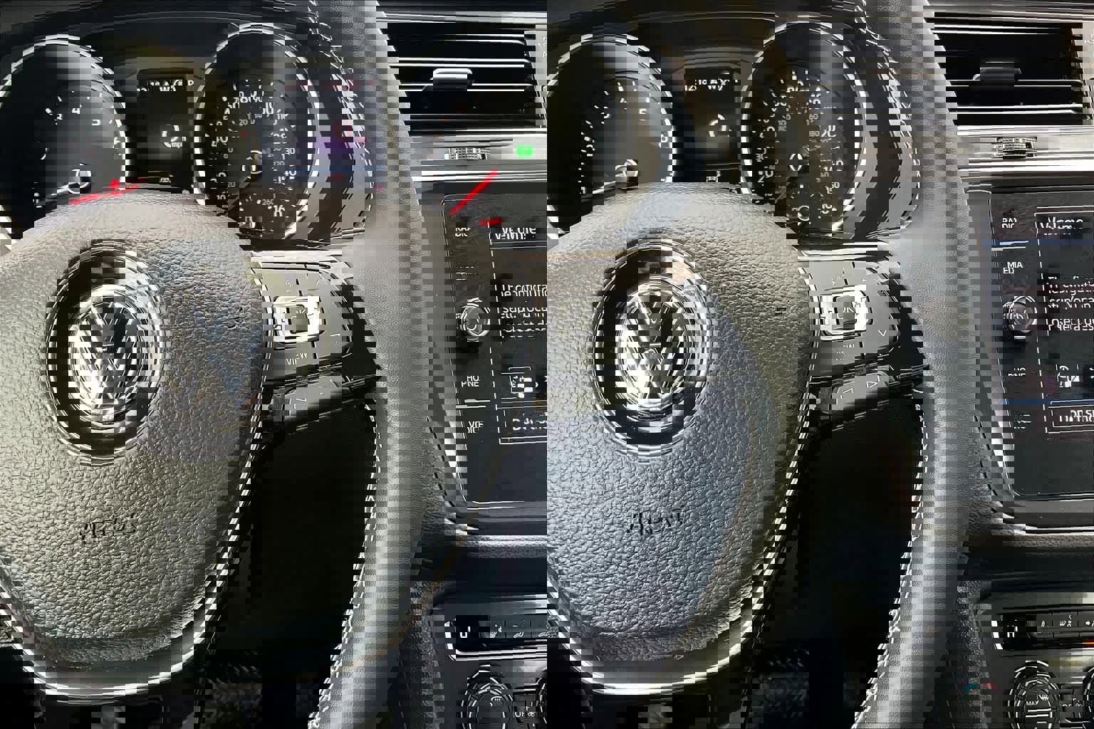 Used 2021 Volkswagen Tiguan SE image 23