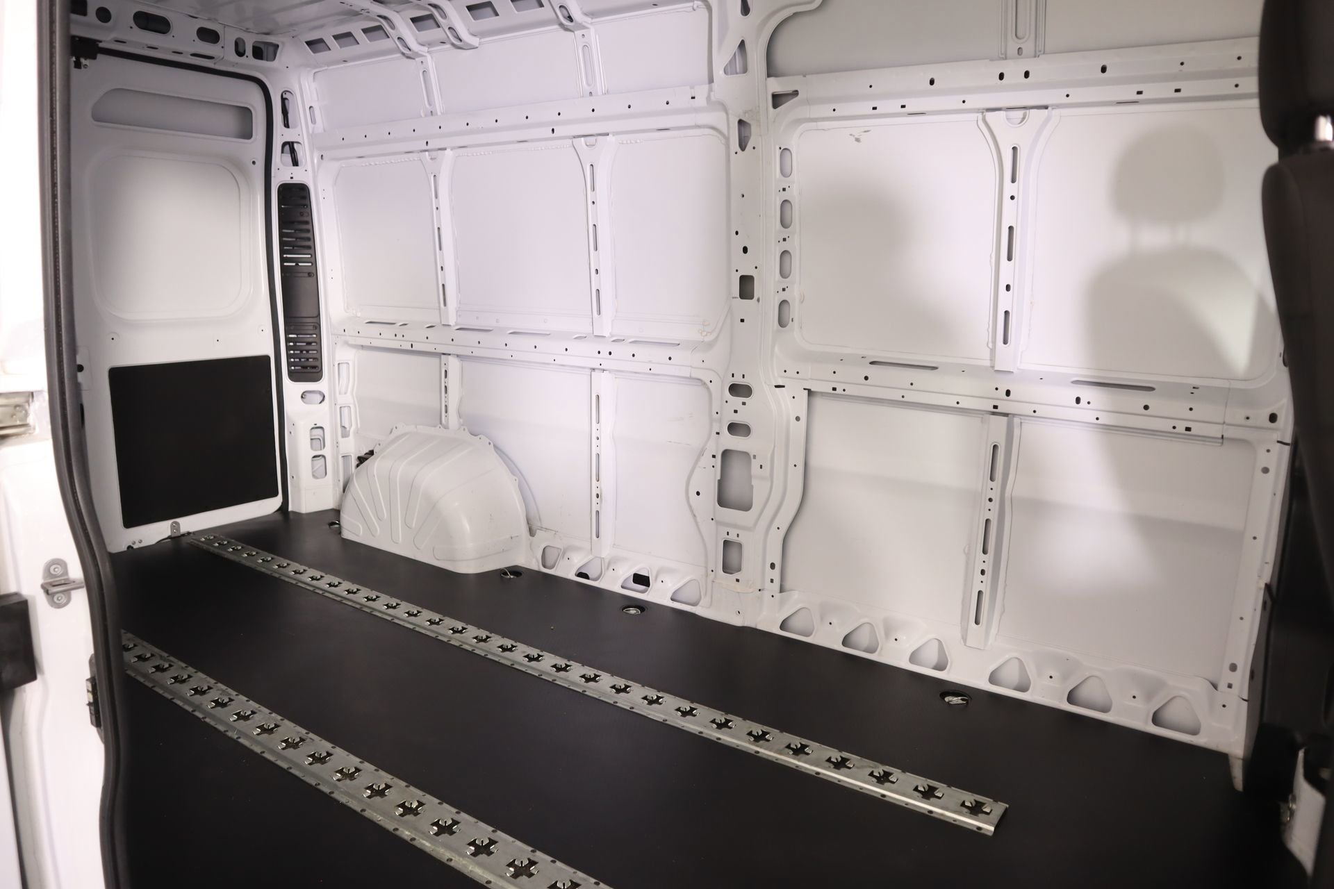 Used 2025 RAM ProMaster 2500 w/ Convenience Group image 12