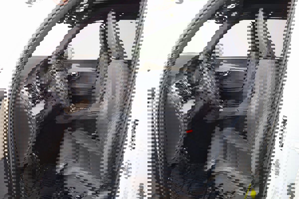 Used 2024 Volvo XC90 T8 Ultimate w/ Protection Package Premier image 12