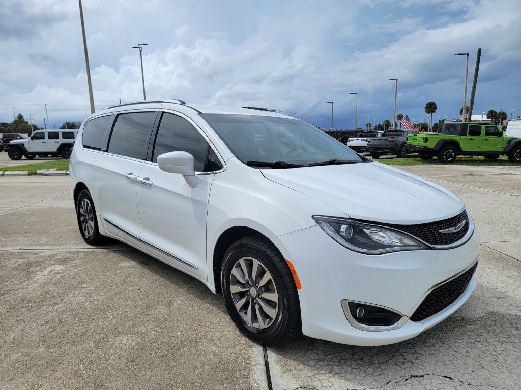 Used 2020 Chrysler Pacifica Touring-L Plus FWD image 7
