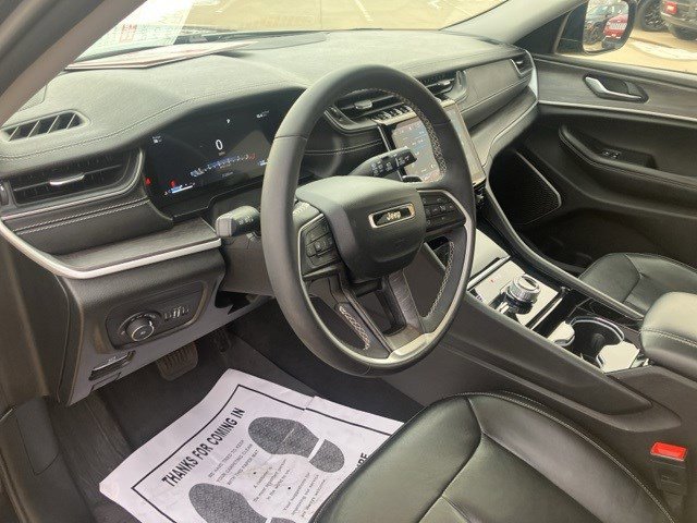 Used 2023 Jeep Grand Cherokee Limited image 13