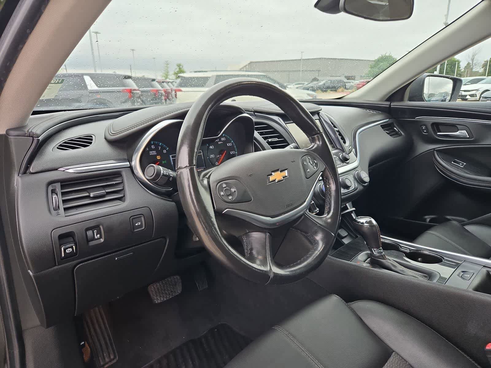 Used 2017 Chevrolet Impala LT FWD image 2
