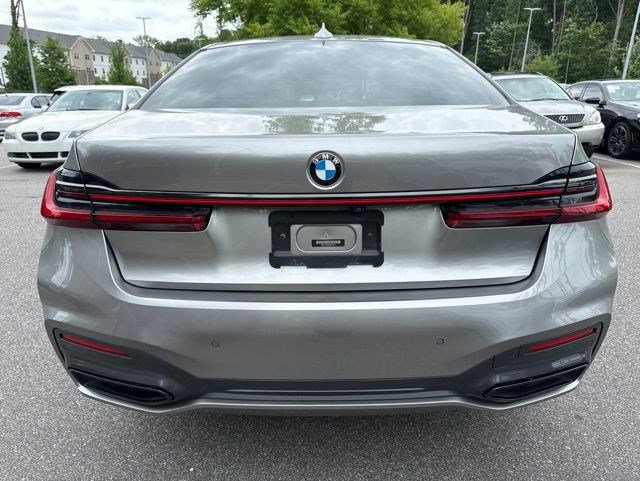 Used 2022 BMW 740i w/ M Sport Package RWD image 11