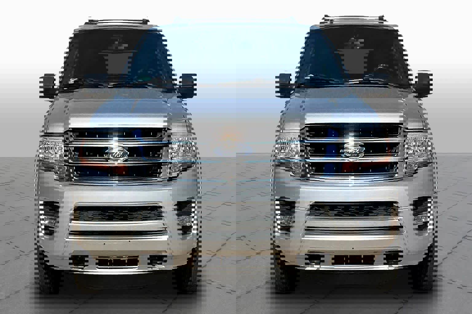 Used 2017 Ford Expedition XLT AWD/4WD image 3