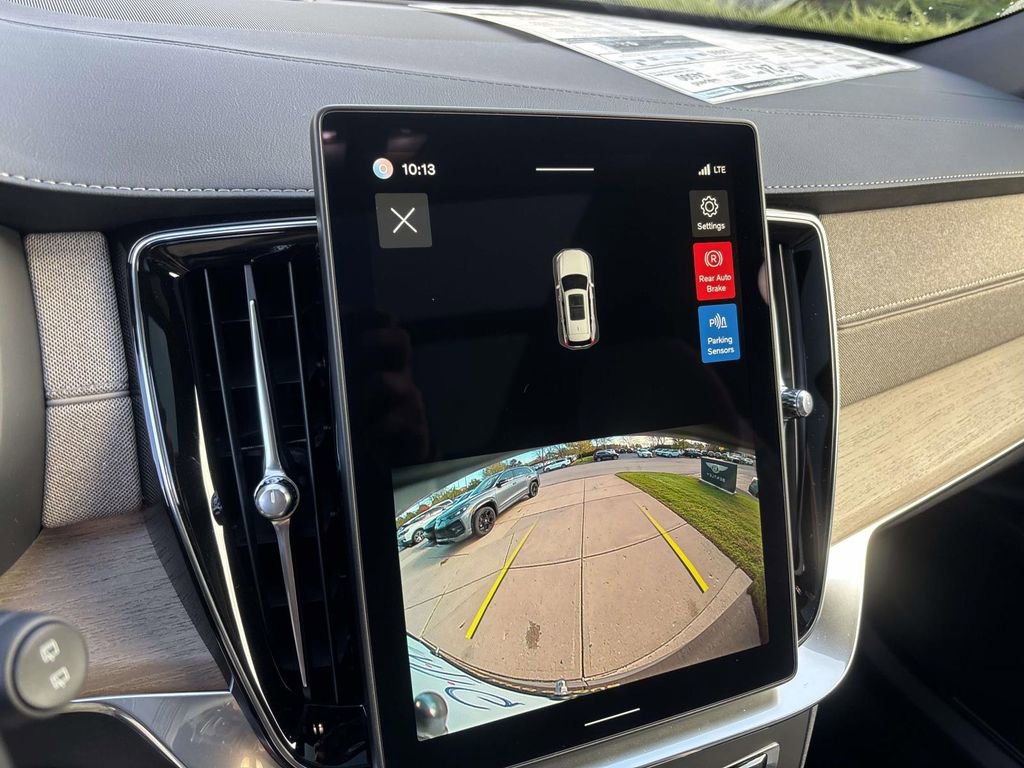 New 2026 Volvo XC90 B5 Core w/ Protection Package Premier image 21