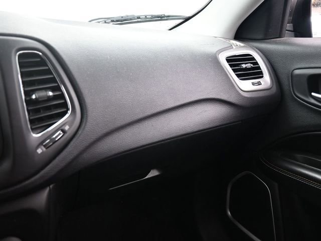 Used 2018 Jeep Compass Latitude image 27