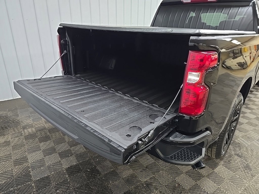 Used 2024 Chevrolet Silverado 1500 Custom w/ Dark Appearance Package image 11