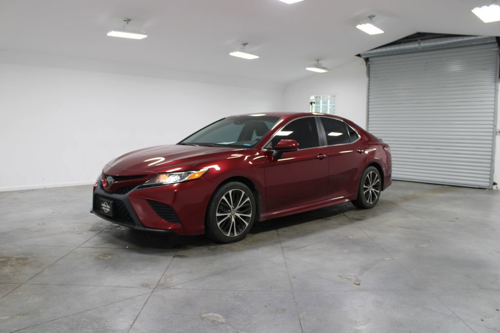 Used 2018 Toyota Camry SE image 4