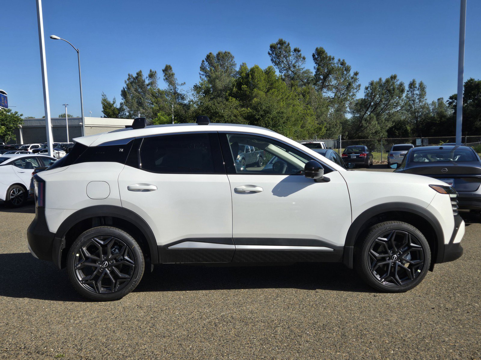 New 2026 Nissan Kicks SR AWD/4WD image 3