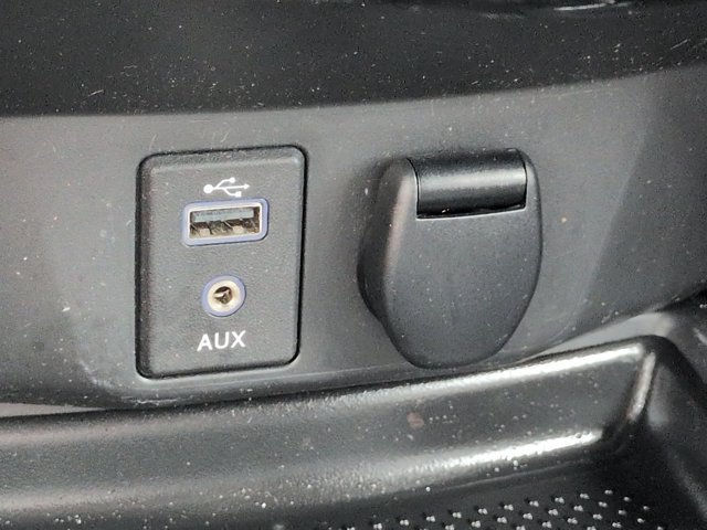 Used 2017 Nissan Rogue SV AWD/4WD image 23