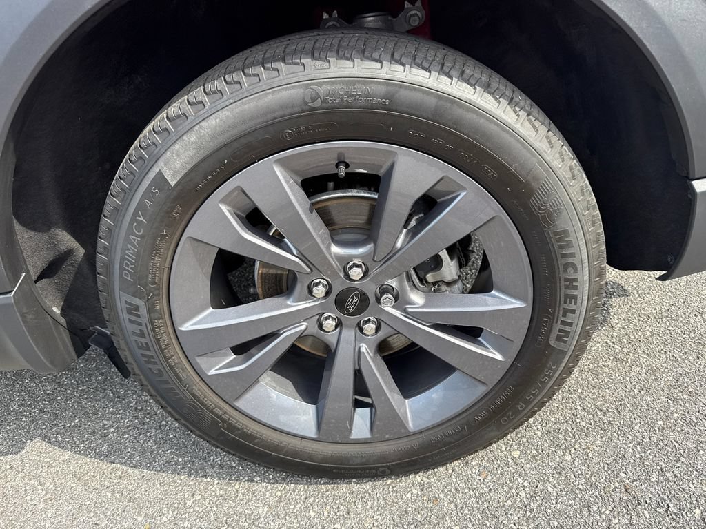 Used 2023 Ford Explorer XLT w/ Equipment Group 202A AWD/4WD image 21