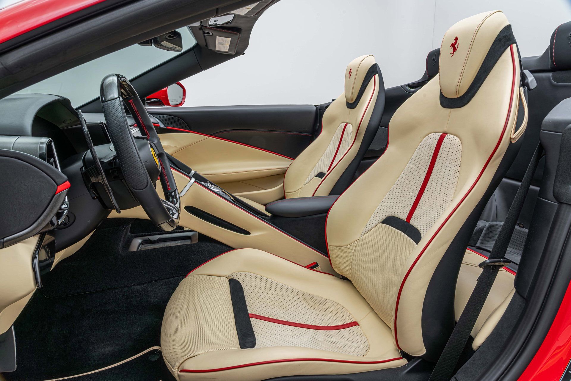Certified 2025 Ferrari Roma Spider RWD image 5