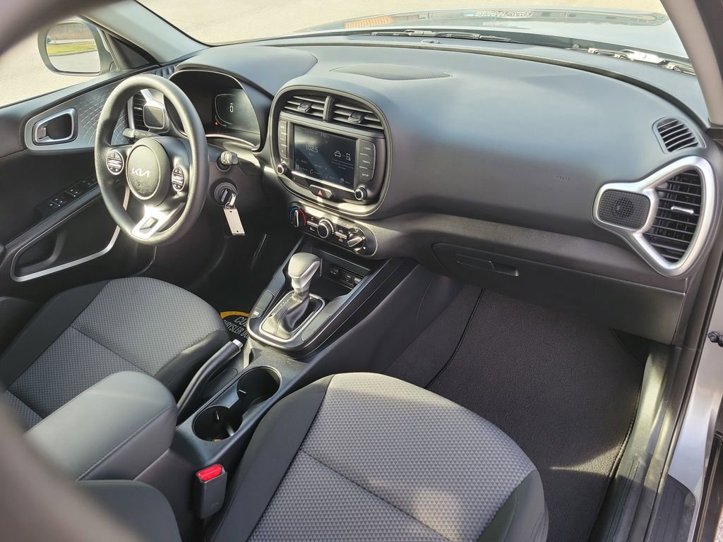 Used 2024 Kia Soul LX w/ Option Group 015 FWD image 36