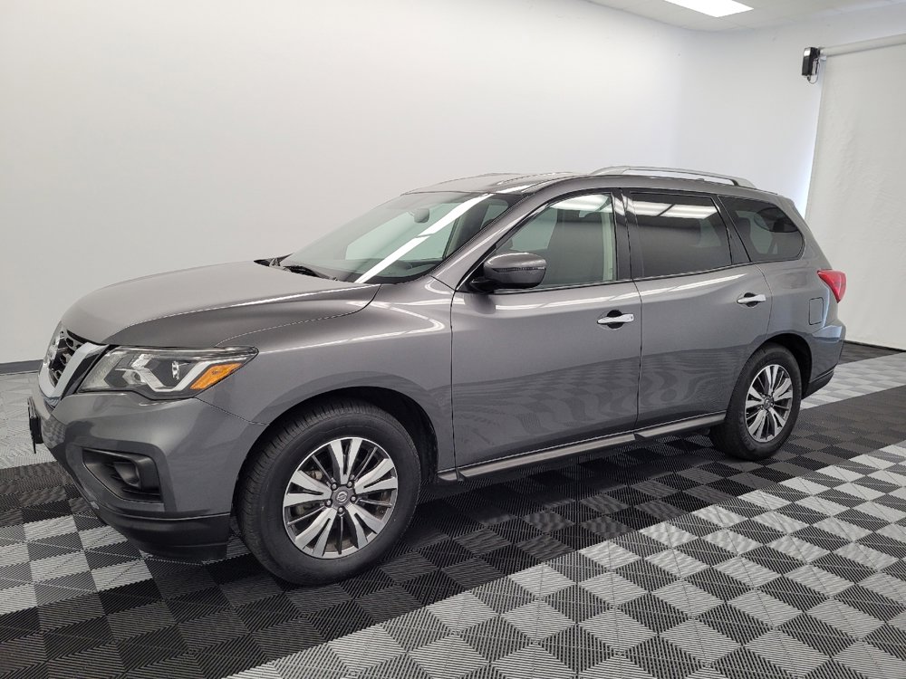 Used 2019 Nissan Pathfinder SV image 2