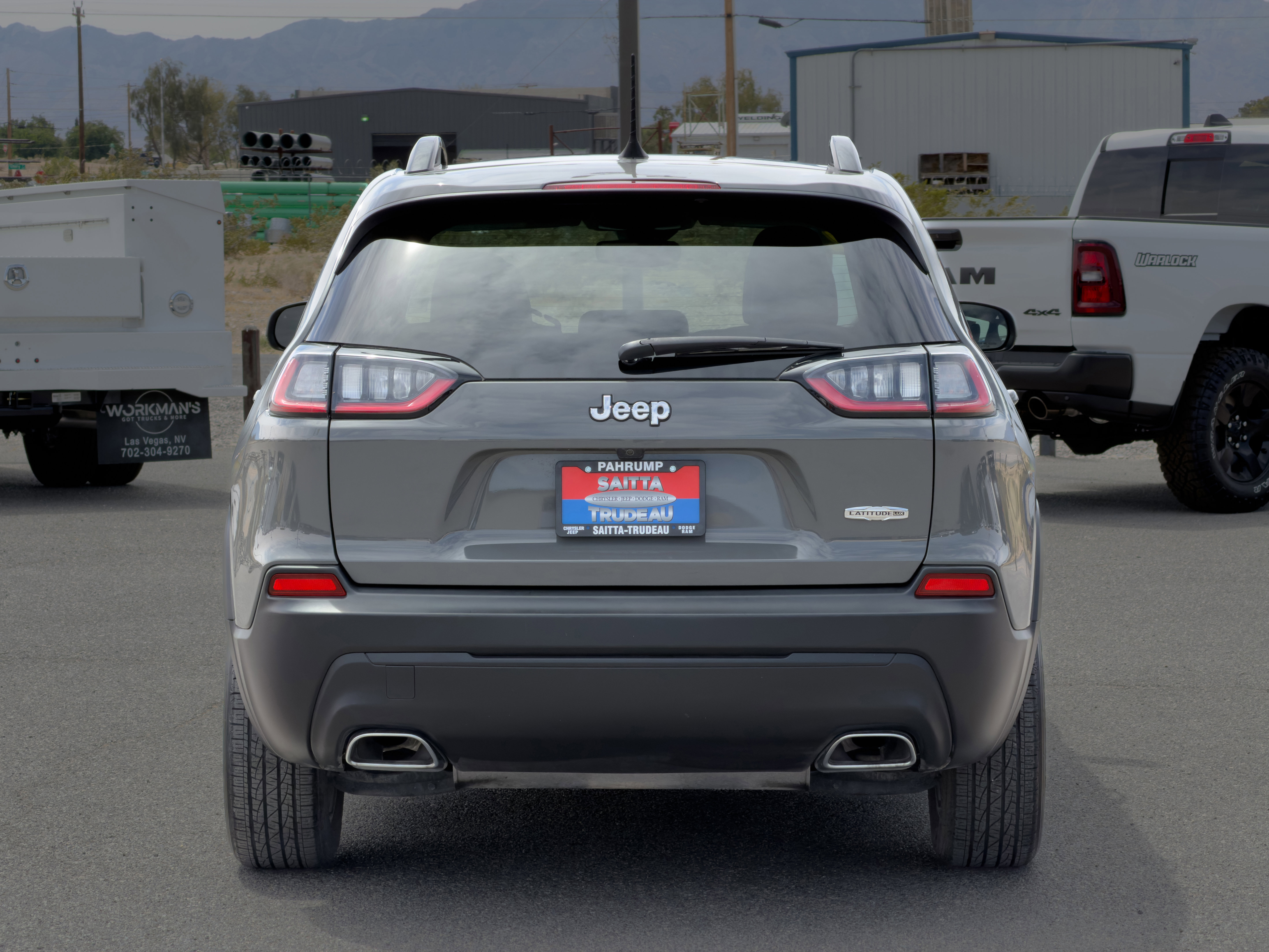 Used 2022 Jeep Cherokee Latitude Lux w/ Mopar Interior Package FWD image 4