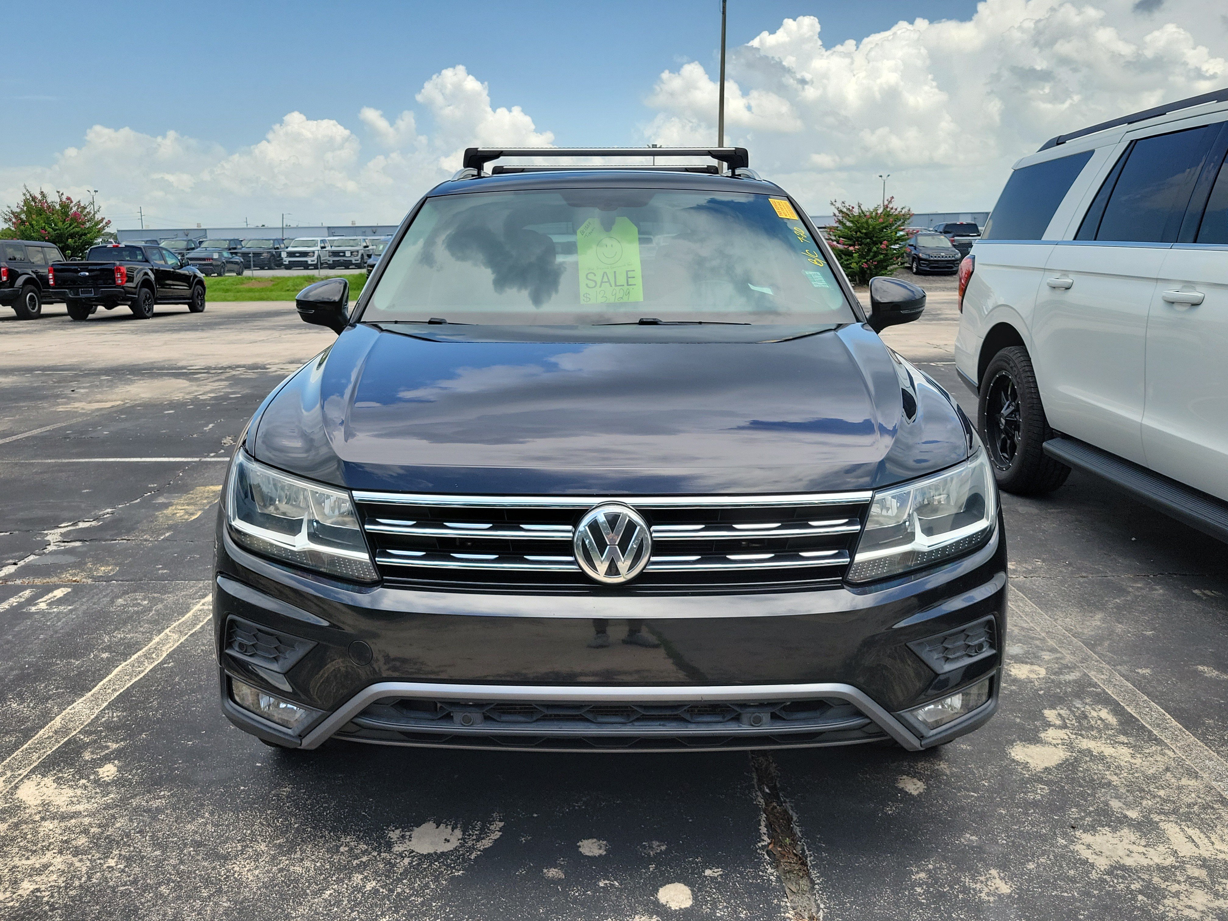 Used 2019 Volkswagen Tiguan SEL FWD image 2