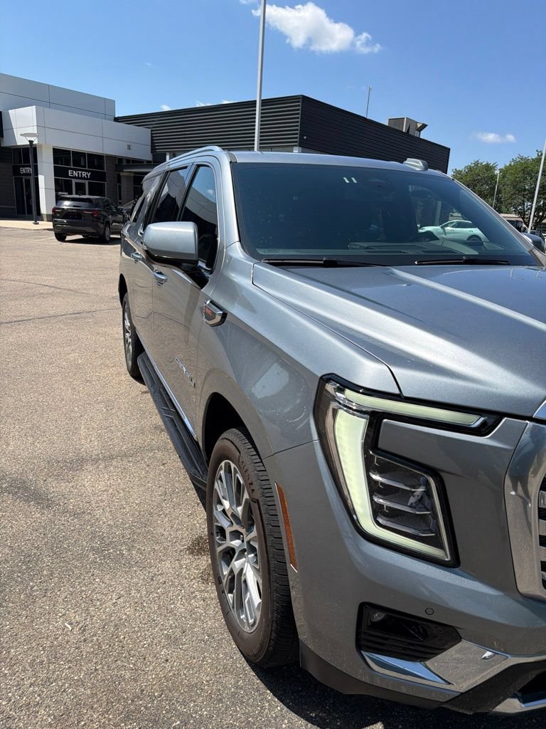 Used 2025 GMC Yukon XL Denali AWD/4WD image 5