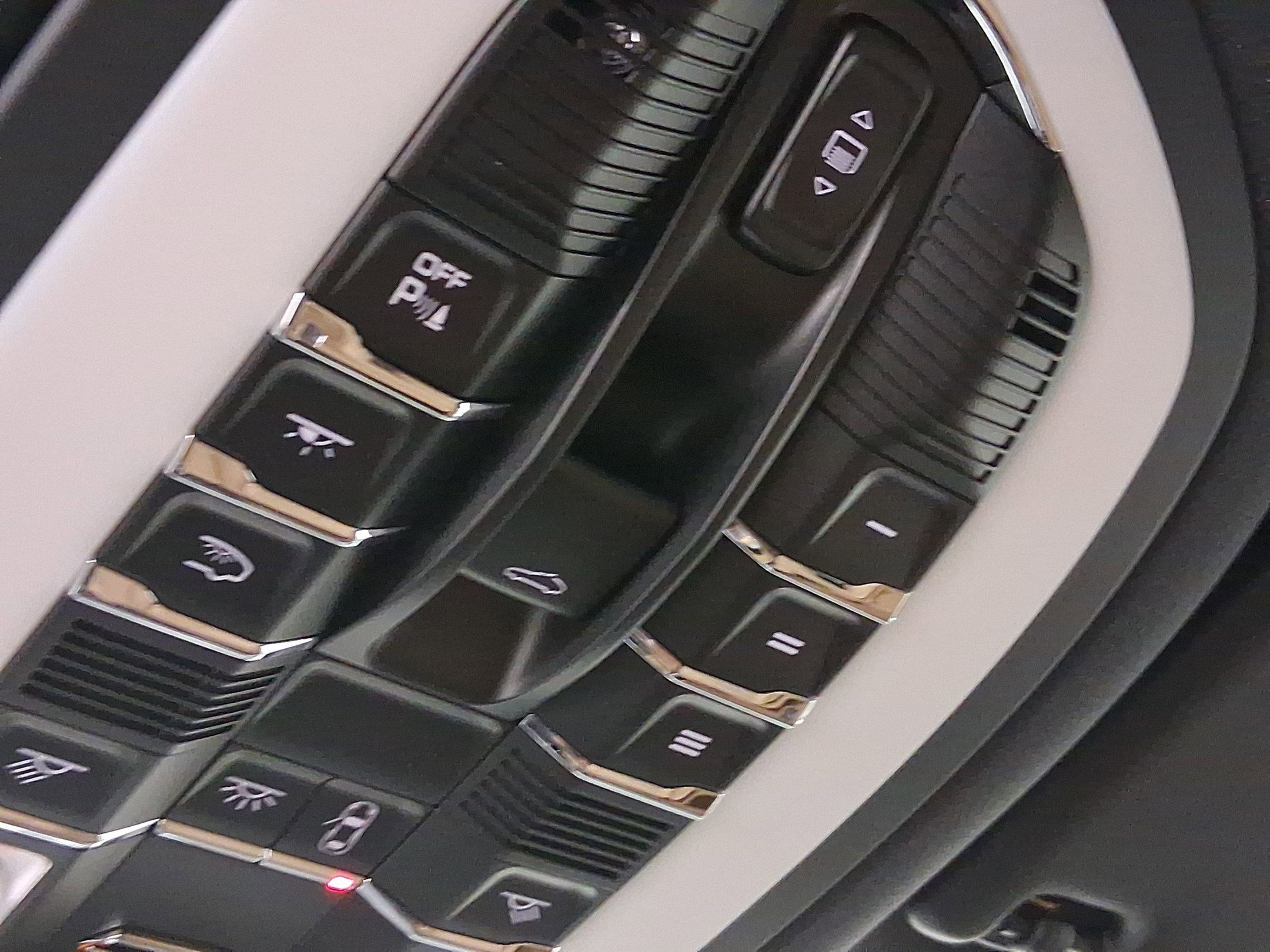 Used 2026 Porsche Macan image 32