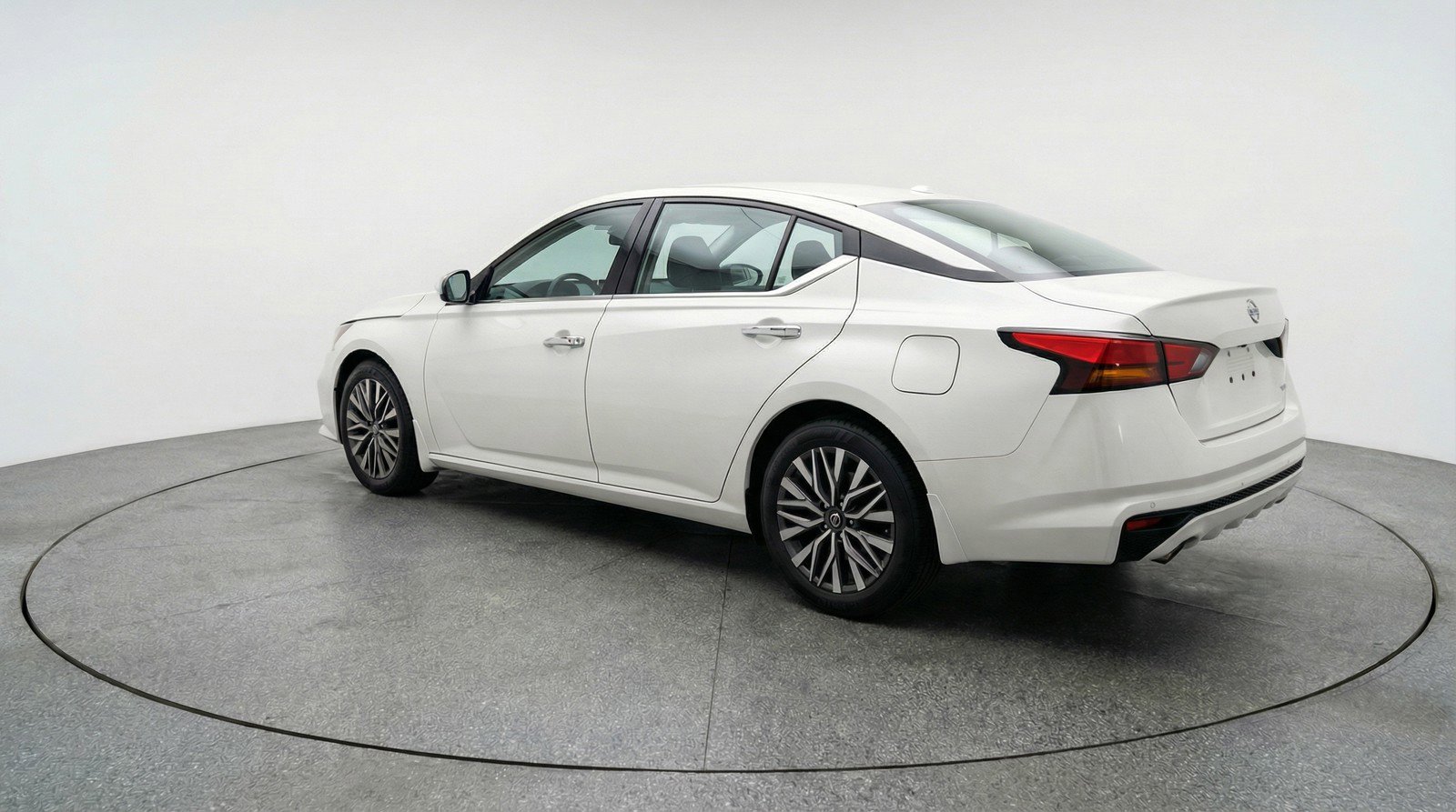 Used 2025 Nissan Altima 2.5 SV image 6