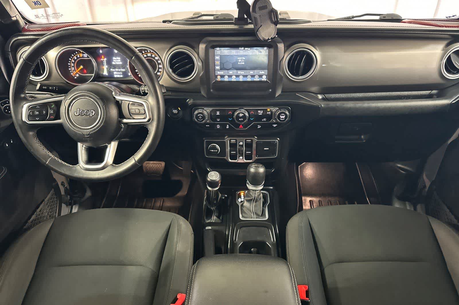Used 2018 Jeep Wrangler Unlimited Sahara AWD/4WD image 4