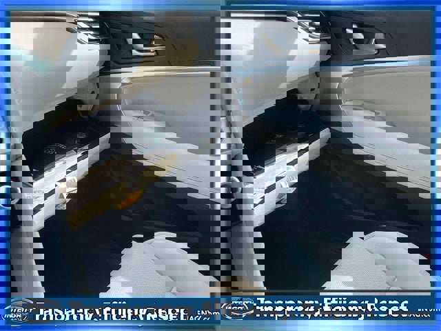 Used 2025 Genesis G70 2.5T image 33