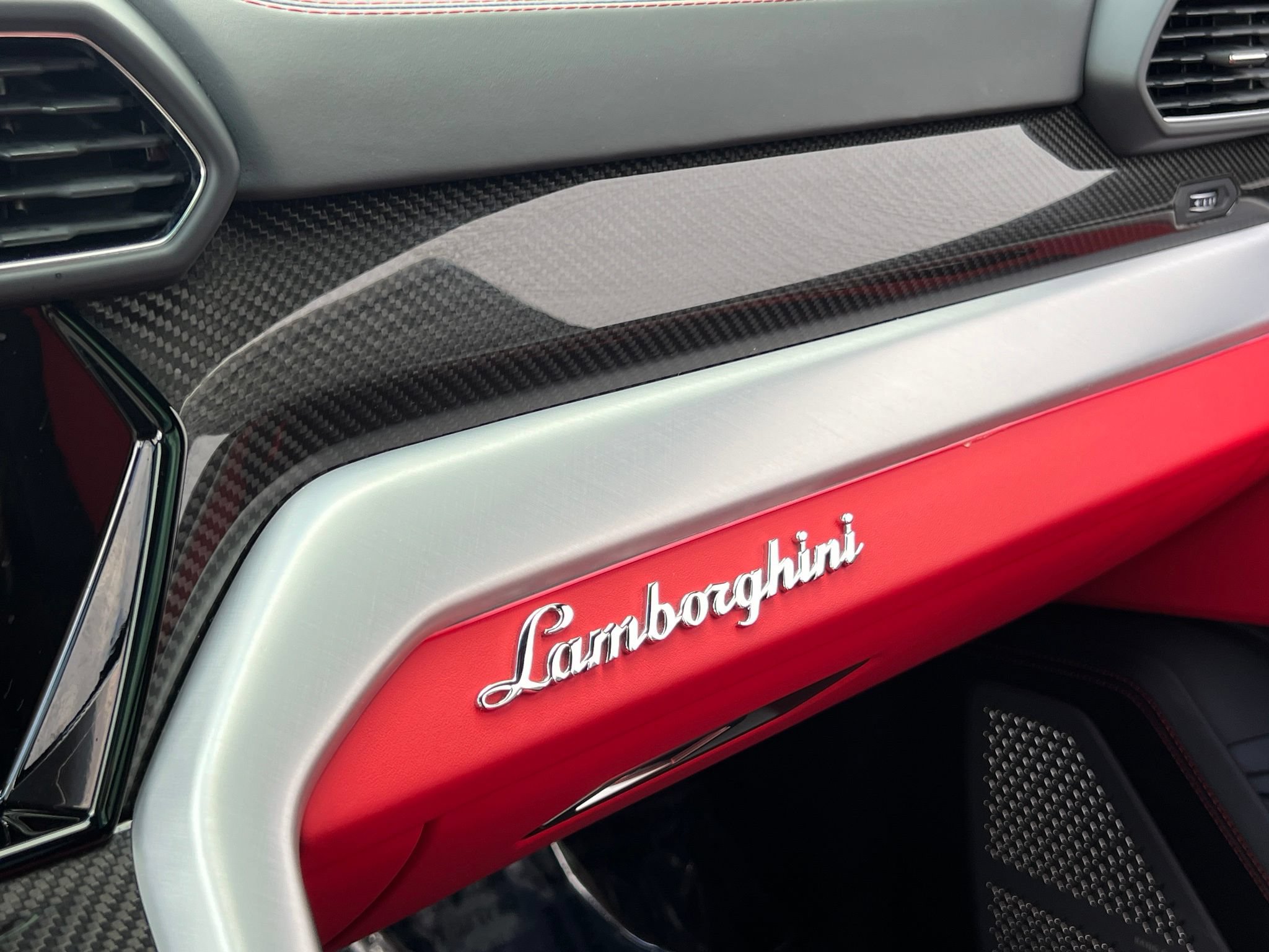 Used 2020 Lamborghini Urus AWD/4WD image 34