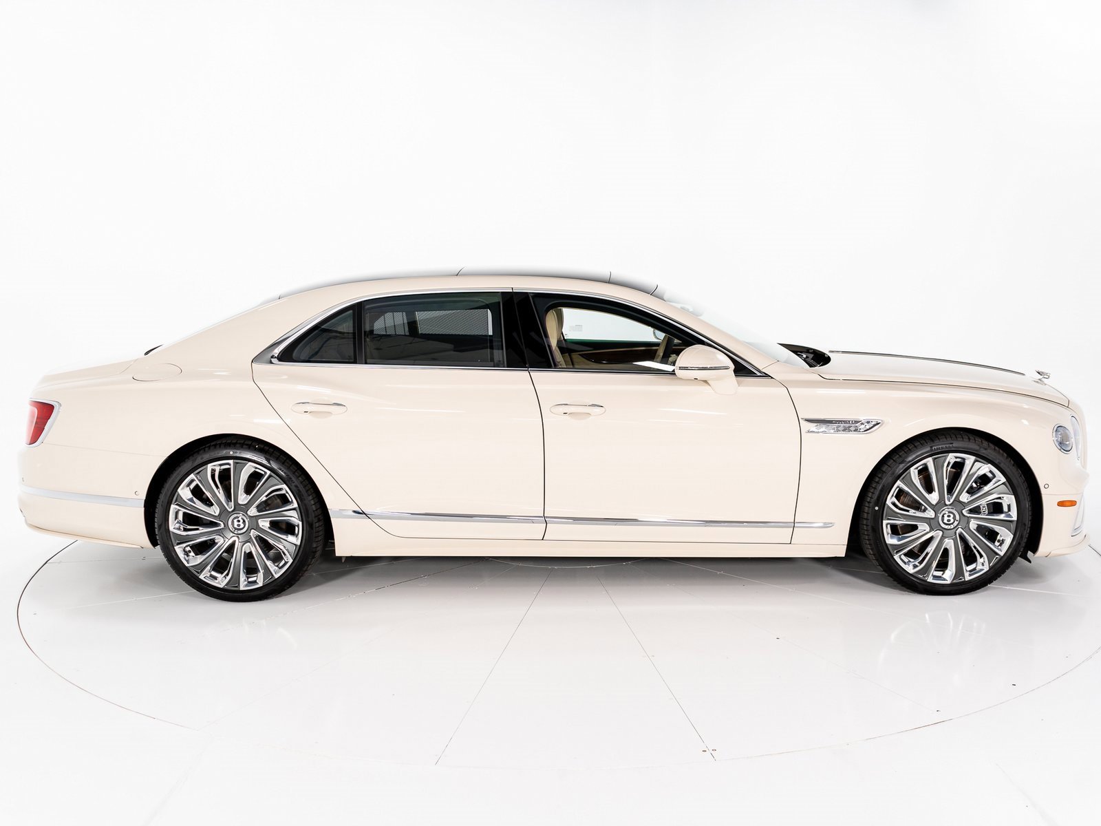 New 2025 Bentley Flying Spur Plug-In Hybrid image 6