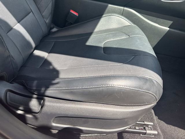 Used 2023 Hyundai Elantra Limited image 18