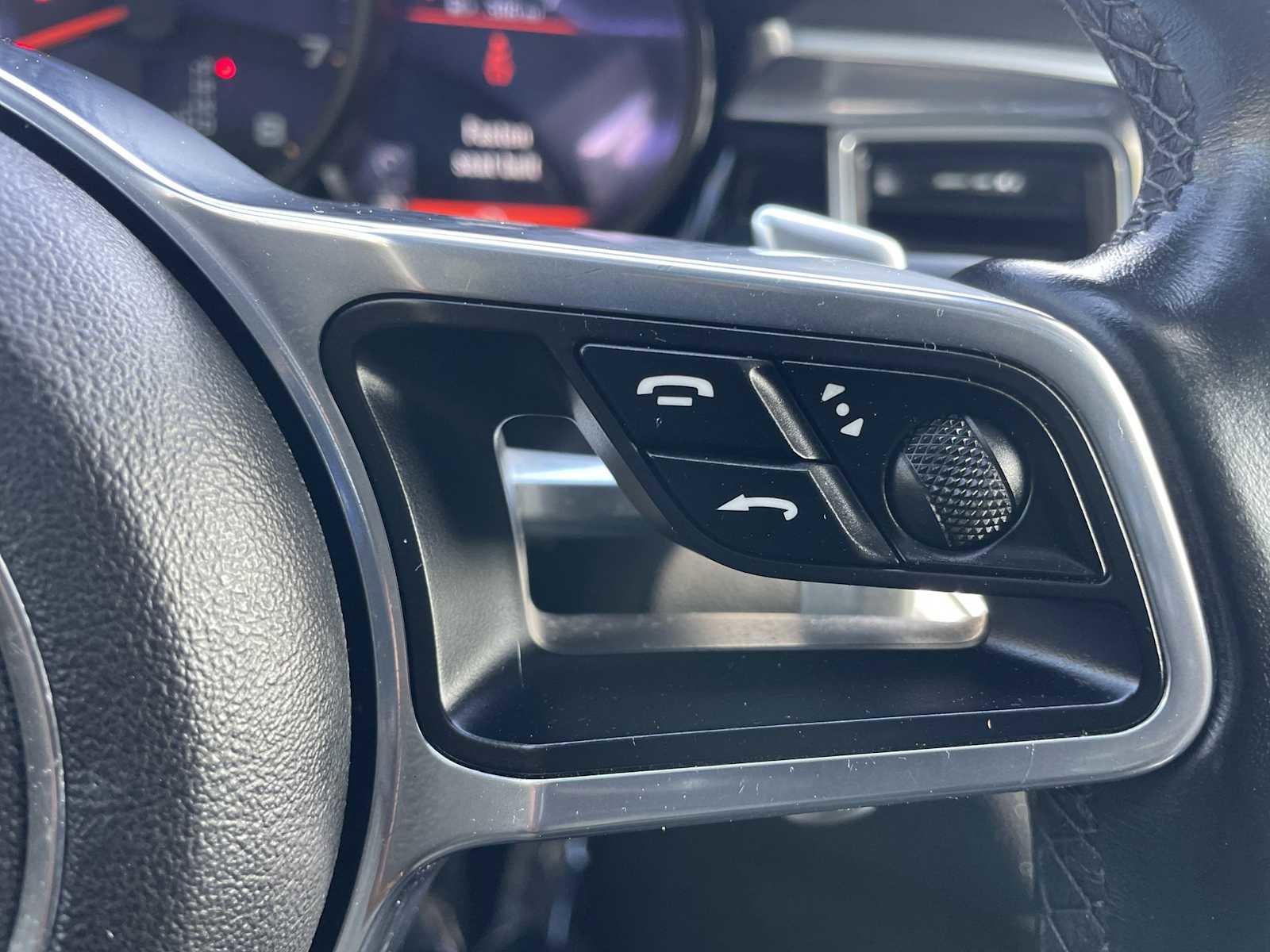 Used 2018 Porsche Macan image 16