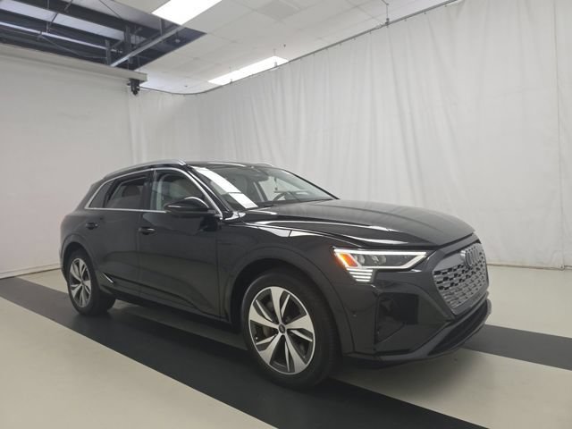 Used 2024 Audi Q8 e-tron Premium Plus w/ Premium Plus Package AWD/4WD image 3