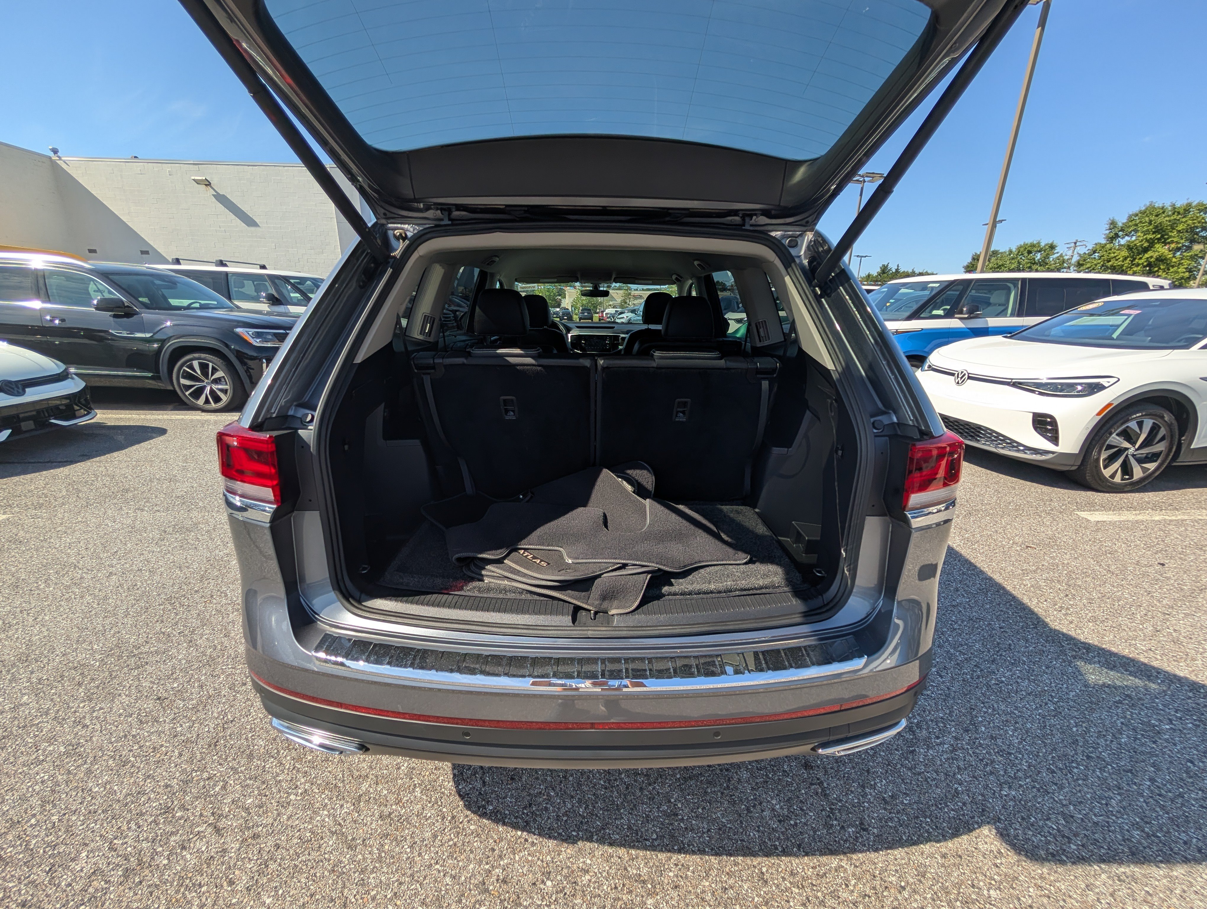 Used 2023 Volkswagen Atlas SE AWD/4WD image 13