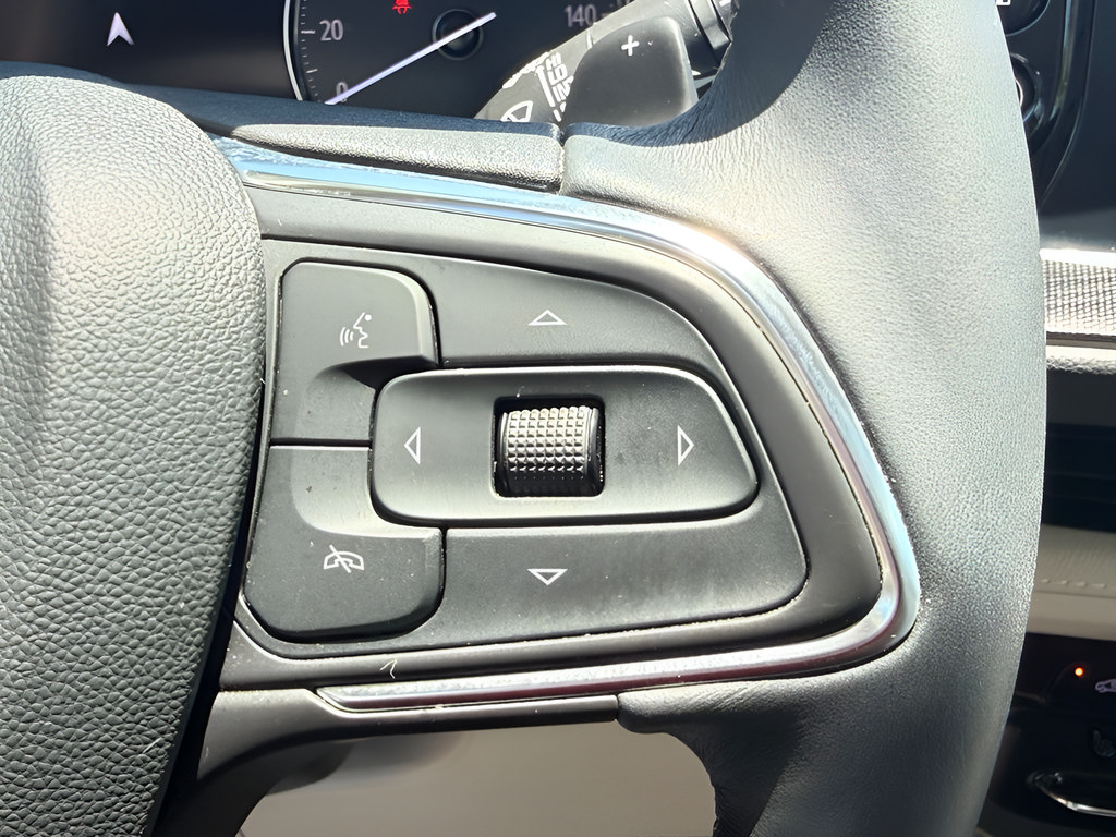 Used 2021 Buick Envision Essence w/ Technology Package I FWD image 17