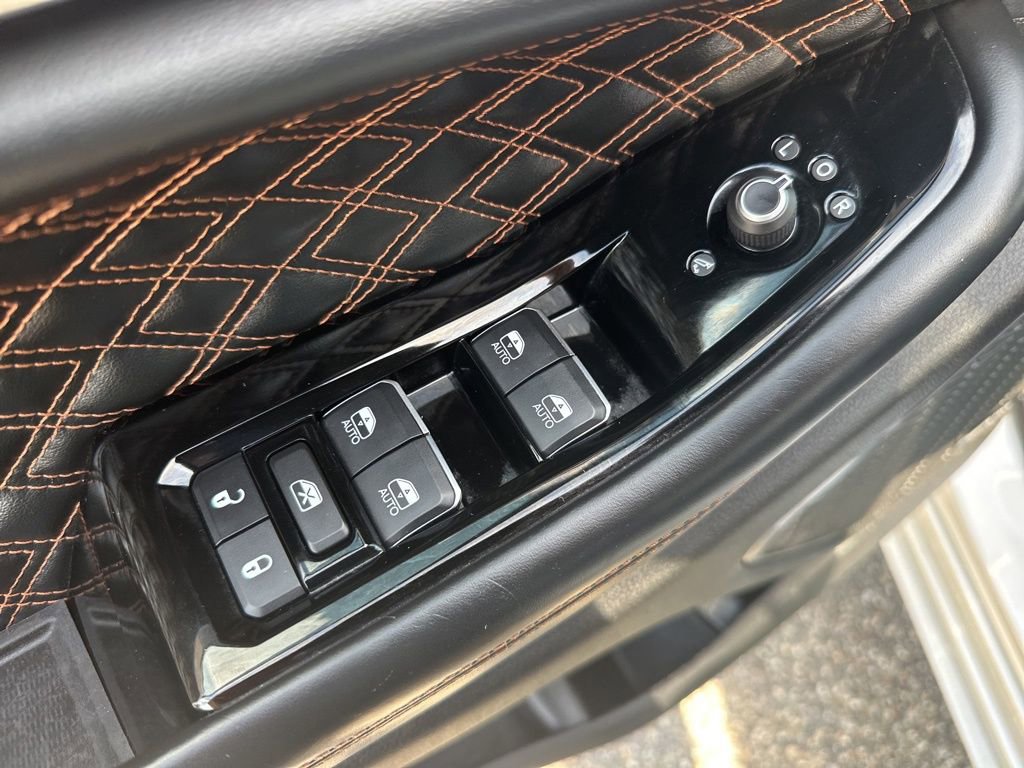 Used 2022 Jeep Grand Cherokee L Summit w/ Luxury Tech Group V image 15