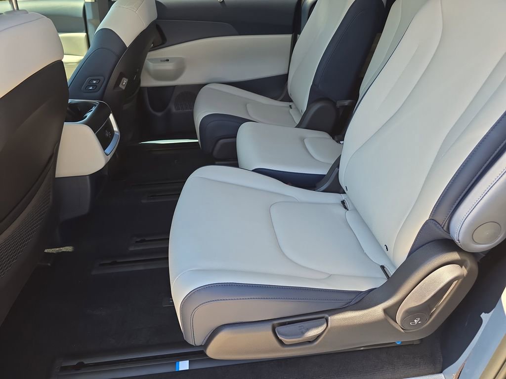 New 2026 Kia Carnival EX FWD image 17