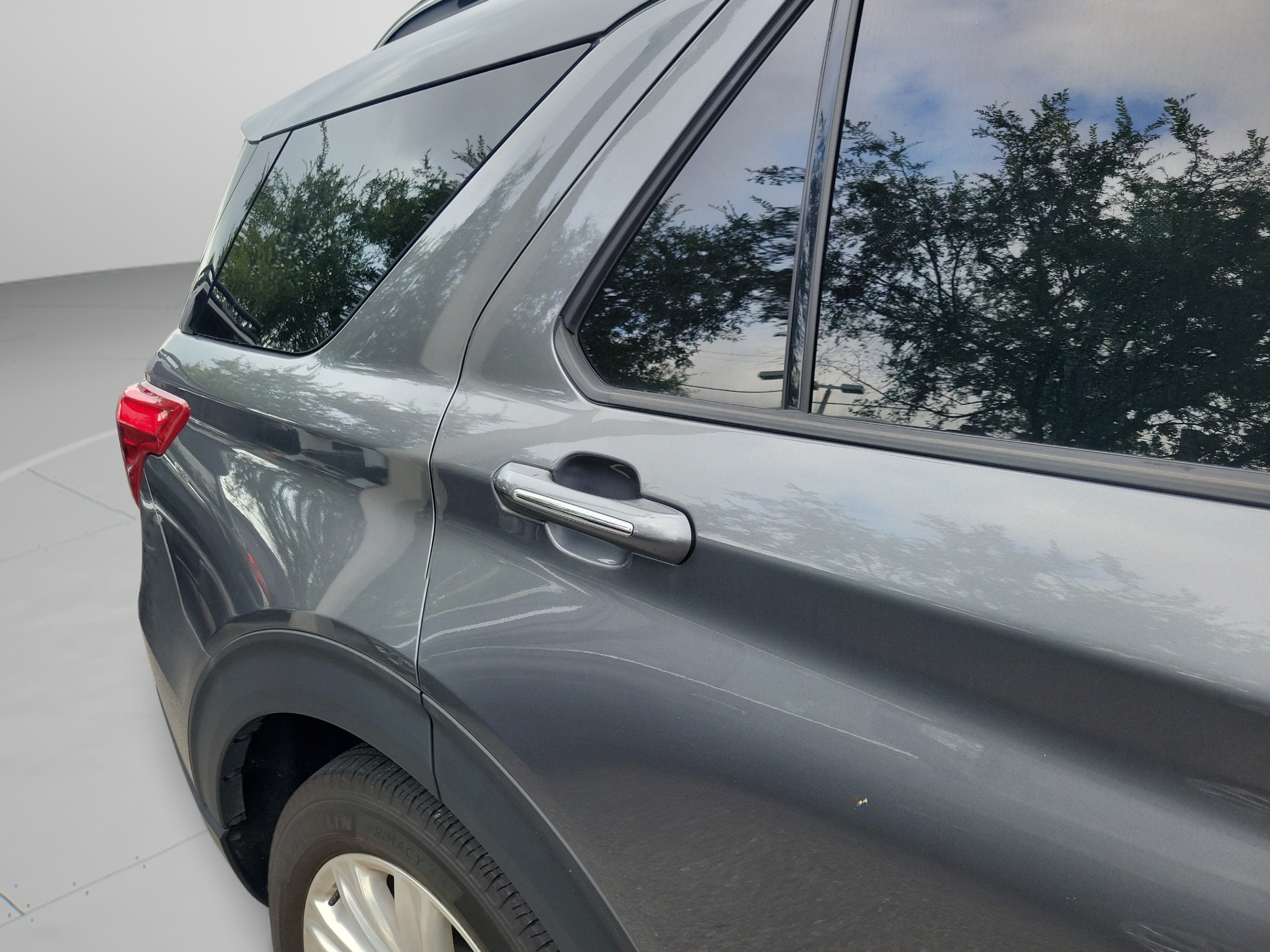 Used 2024 Ford Explorer Limited w/ Limited Technology Package RWD image 20