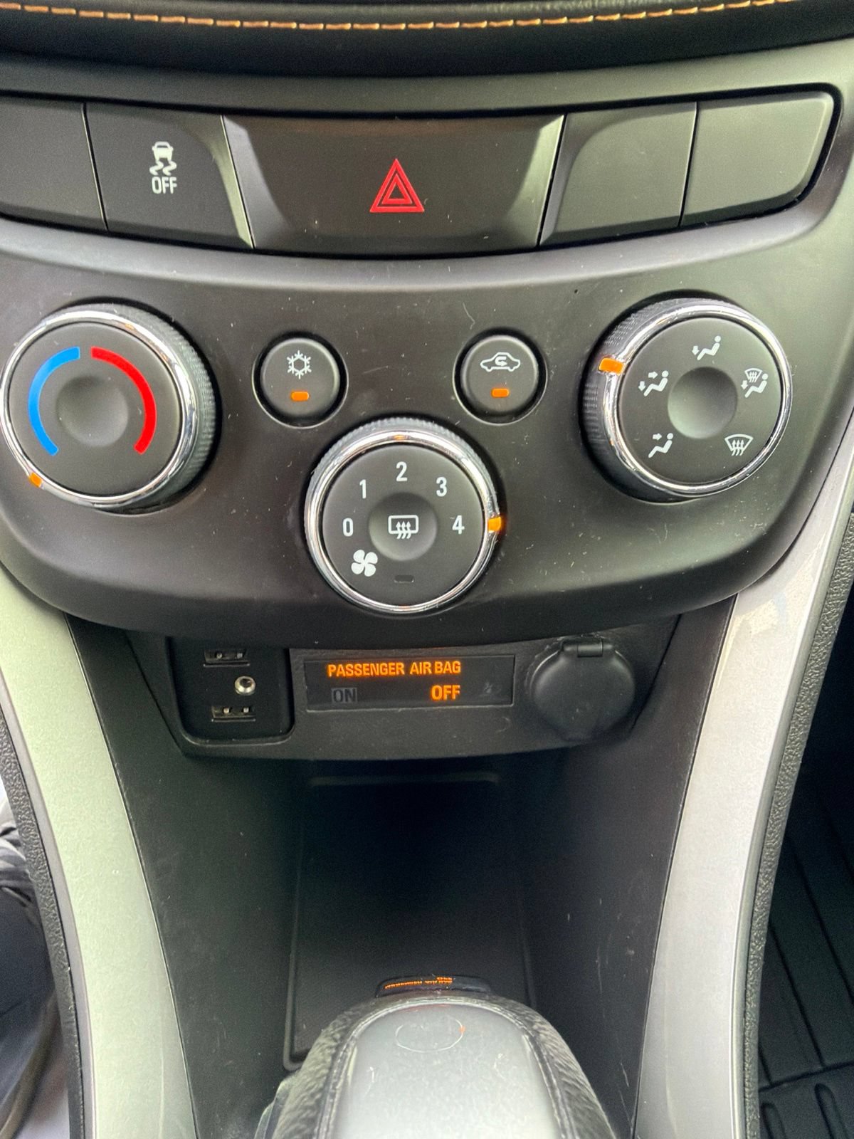Used 2019 Chevrolet Trax LT w/ LT Convenience Package FWD image 17