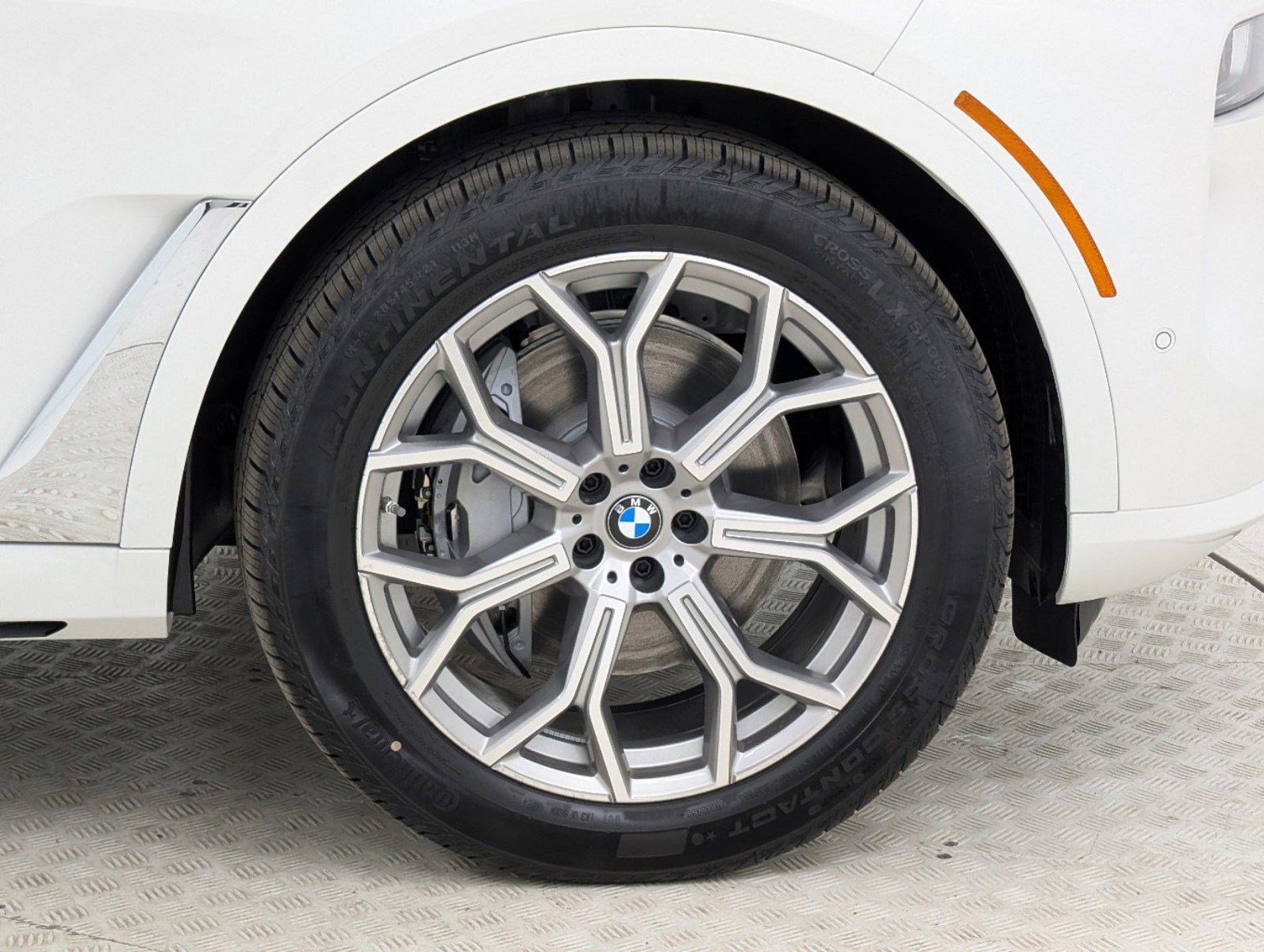 Used 2025 BMW X7 xDrive40i w/ Premium Package image 11