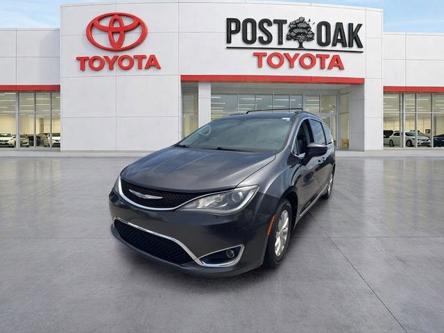 Used 2017 Chrysler Pacifica Touring-L image 1