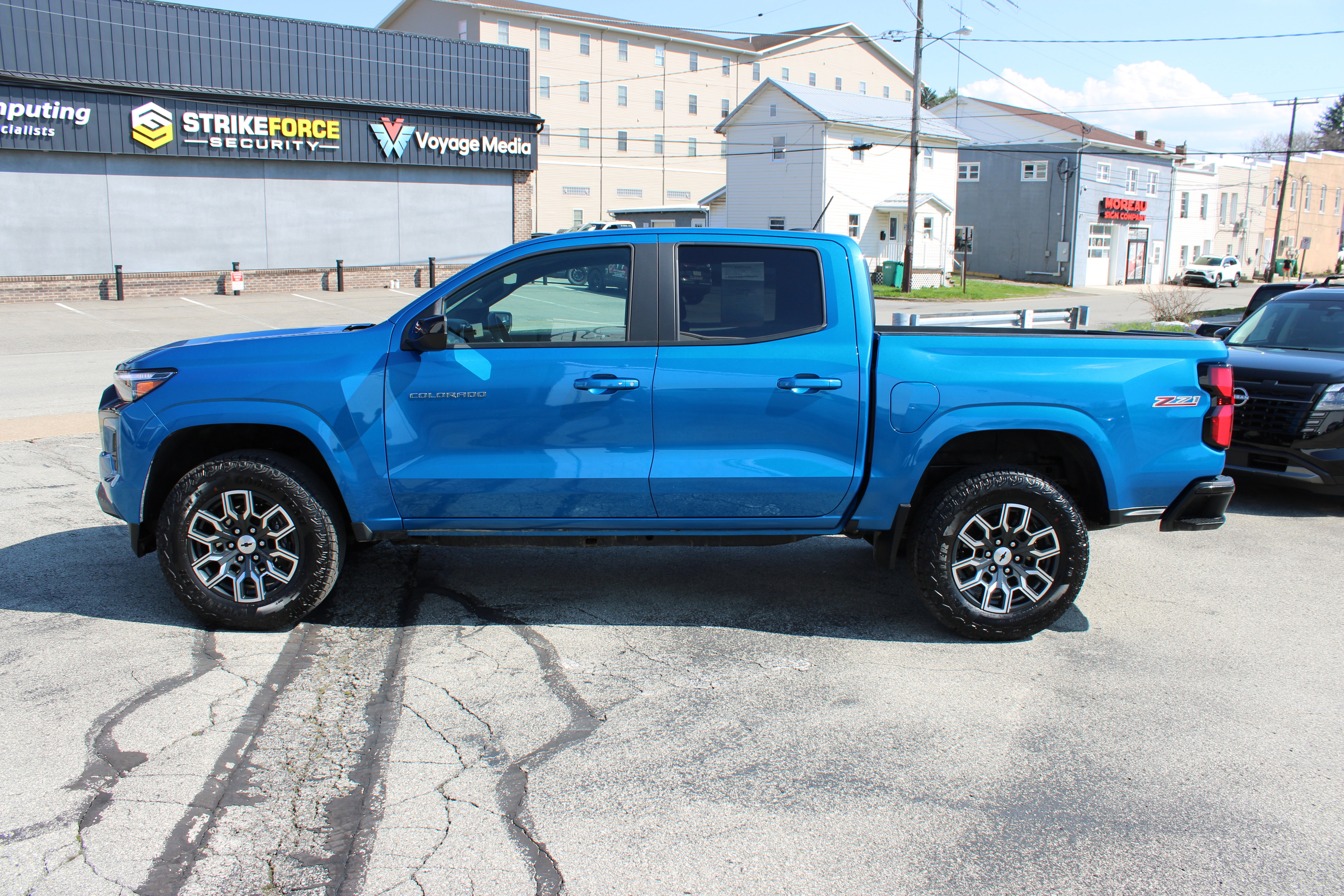 Used 2023 Chevrolet Colorado Z71 w/ Advanced Trailering Package image 2