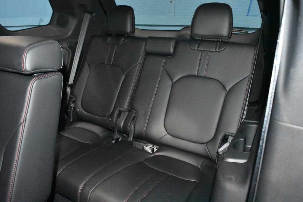 Used 2025 Honda Pilot Black Edition image 25